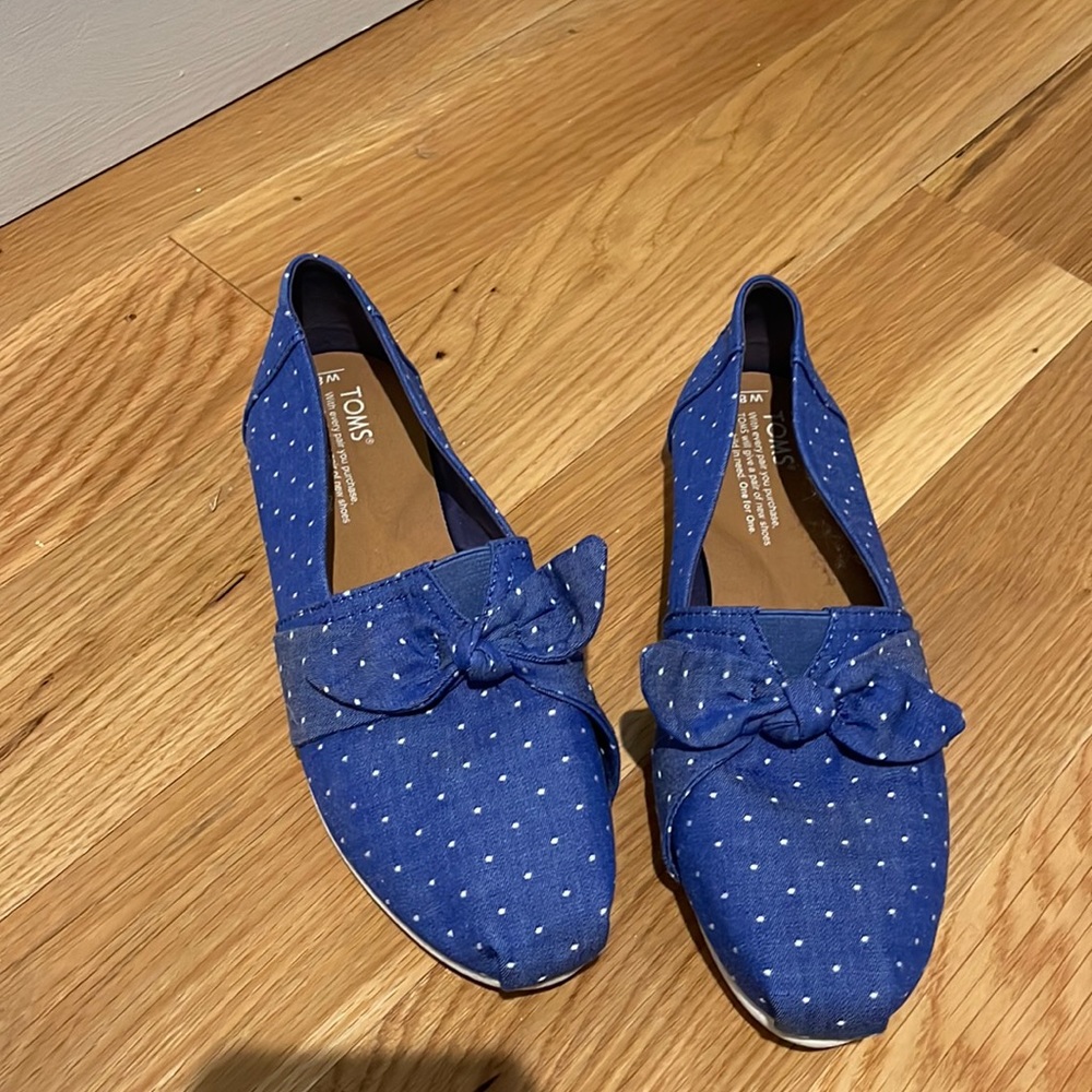 NEW without the box Toms